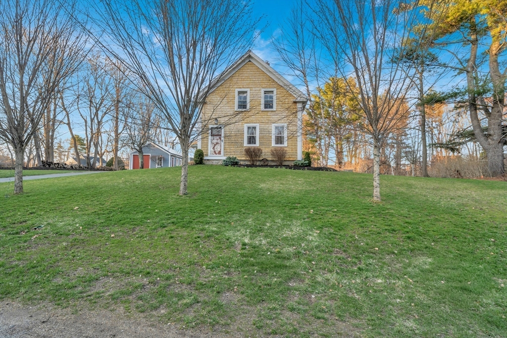 63 South Hampton Road Amesbury, MA 01913 - Photo 9 of 39