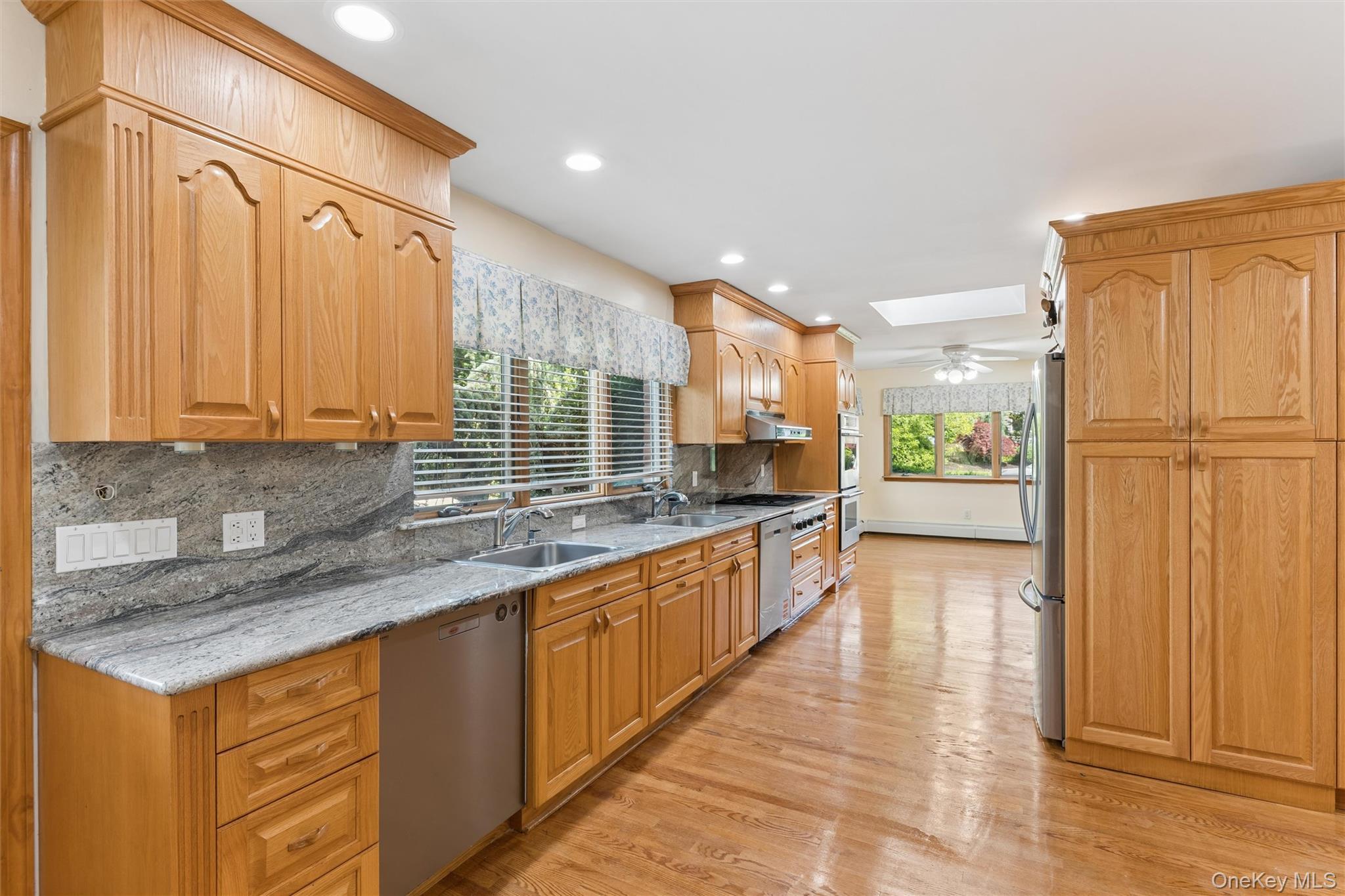 72 Lake End Road Merrick, NY 11566 - Photo 14 of 43