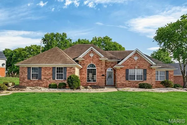 $449,900 | 2 Pebble Hill Drive, Belleville, IL 62223