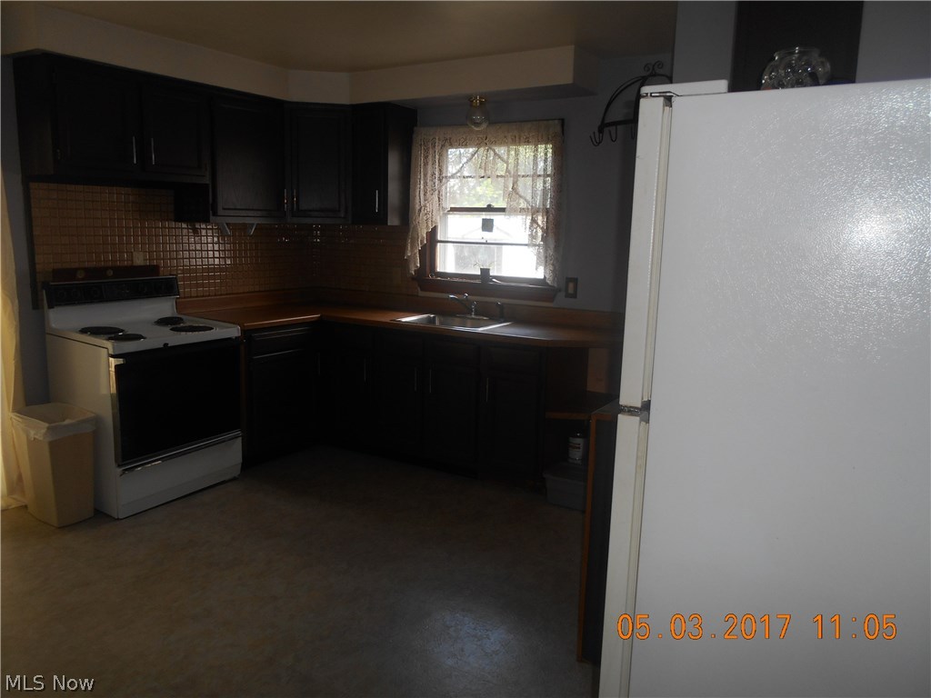 1522 Larchmont Road Cleveland, OH 44110 - Photo 3 of 18 Gallery Image 3