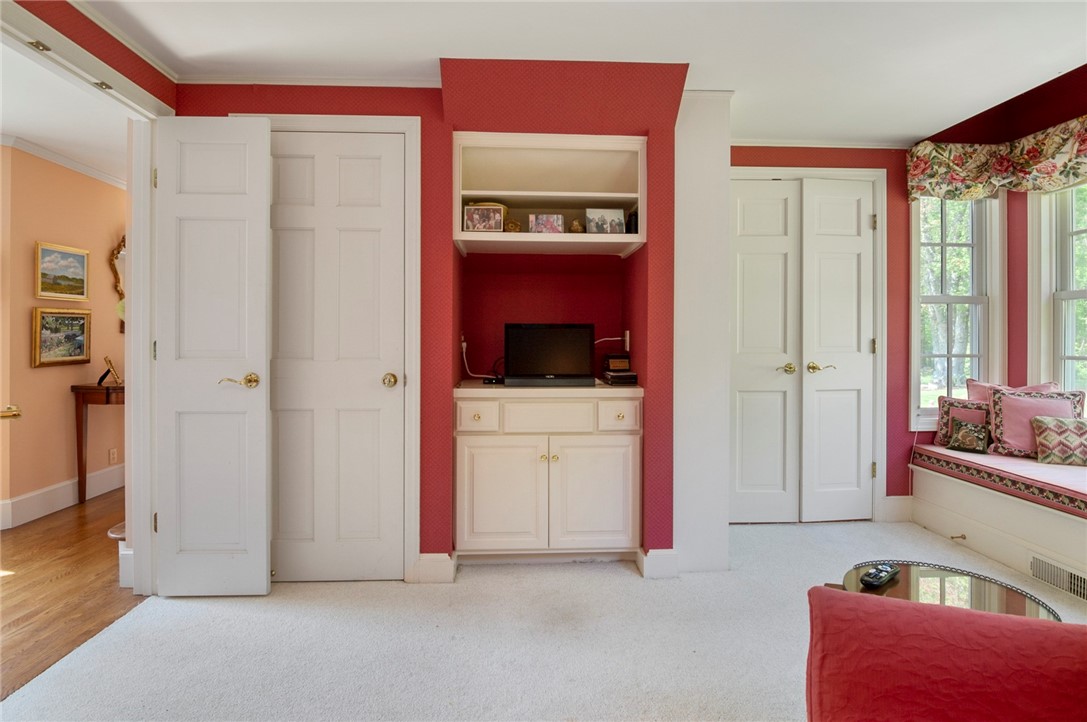 36 Haversham Road Westerly, RI 02891 - Photo 13 of 34 wet bar/living room
