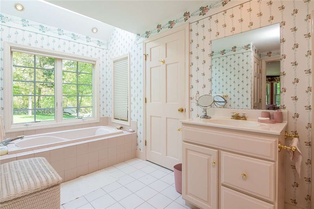 36 Haversham Road Westerly, RI 02891 - Photo 17 of 34 Master Bath