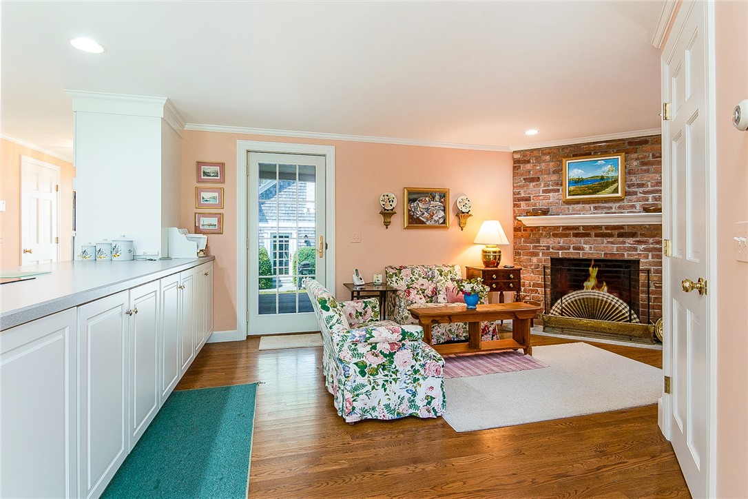 36 Haversham Road Westerly, RI 02891 - Photo 8 of 34 Sitting area