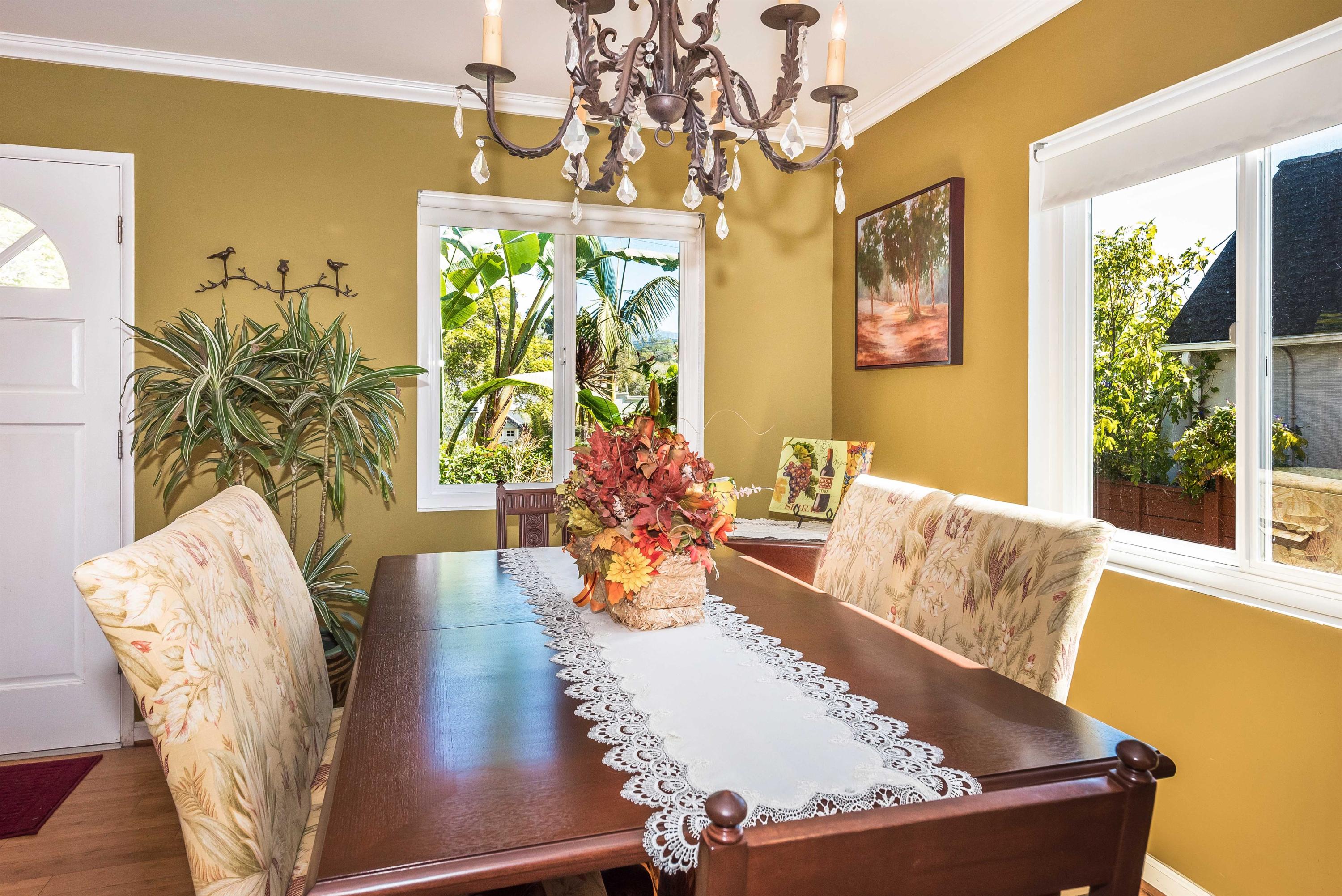 2821 Serena Road Santa Barbara, CA 93105 - Photo 25 of 35 Front- Dining & Custom Lighting