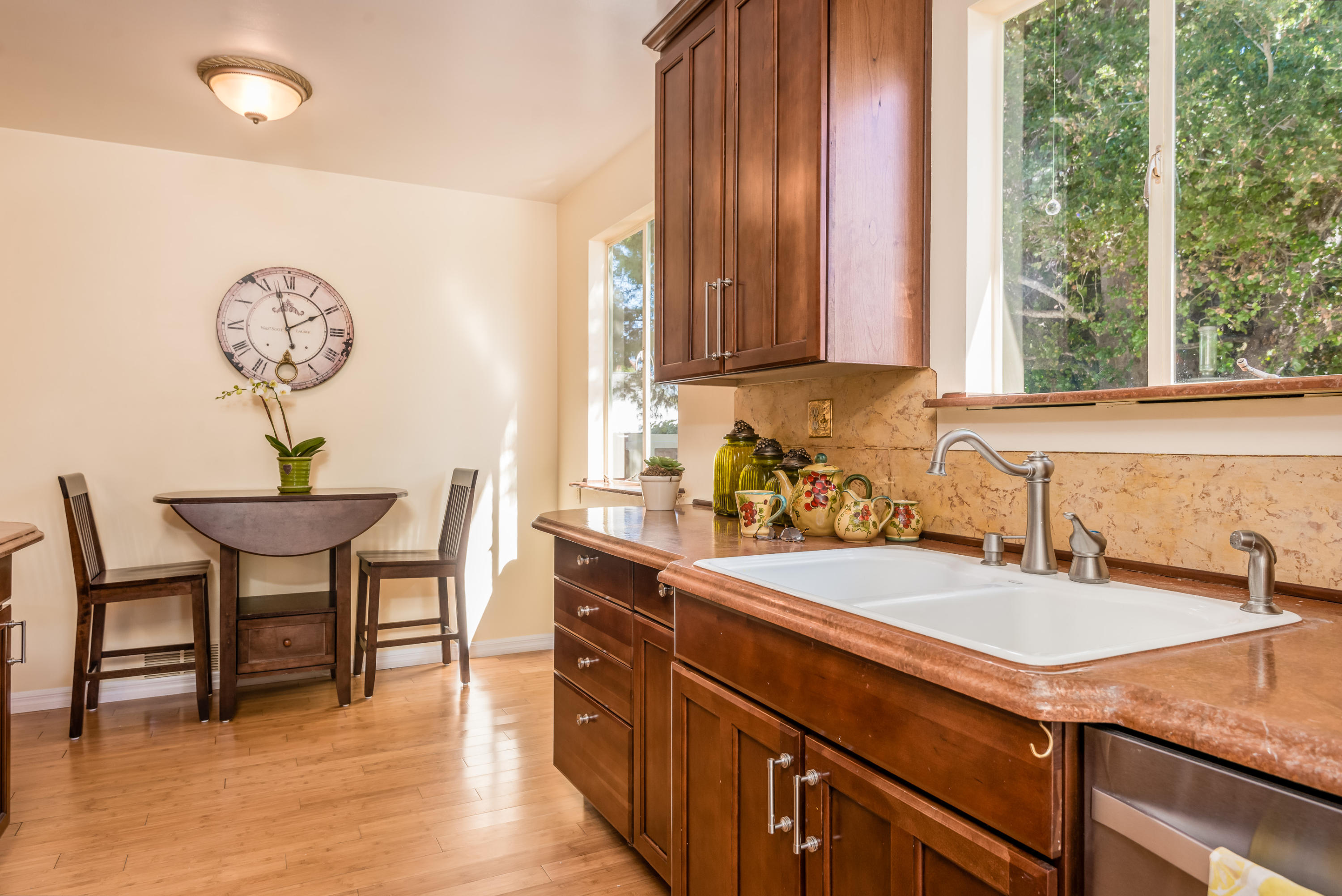 2821 Serena Road Santa Barbara, CA 93105 - Photo 9 of 35 Kitchenette Dining