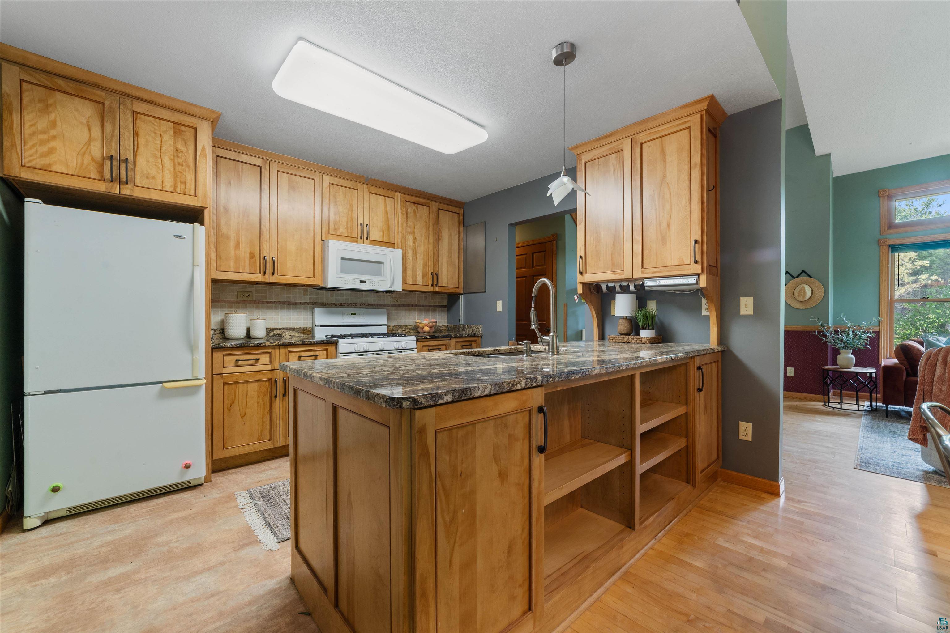 6174 North Tischer Road Duluth, MN 55804 - Photo 9 of 42 Kitchen