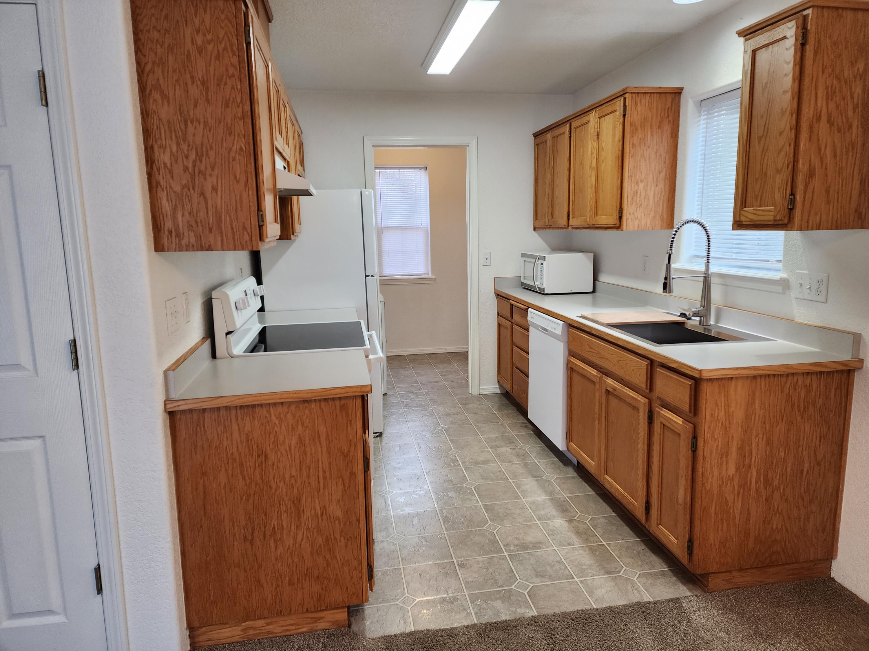 1449 Dowell Road Grants Pass, OR 97527 - Photo 10 of 19 Kitchen Pic 1