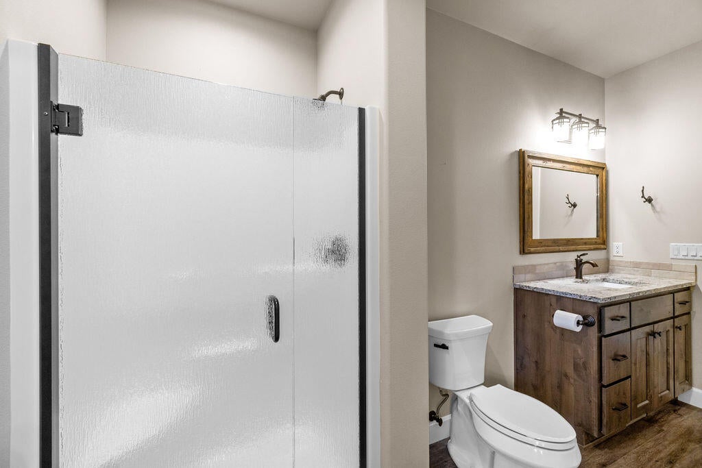 19435 Calico Road Bend, OR 97702 - Photo 23 of 73 bathroom off 2nd bedroom