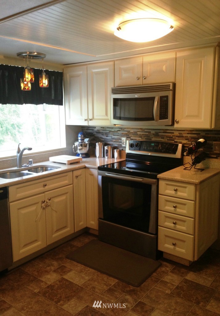 17010 29th Drive Southeast Bothell, WA 98012 - Photo 2 of 12 Gallery Image 2
