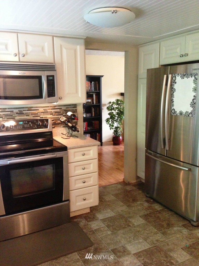 17010 29th Drive Southeast Bothell, WA 98012 - Photo 3 of 12 Gallery Image 3