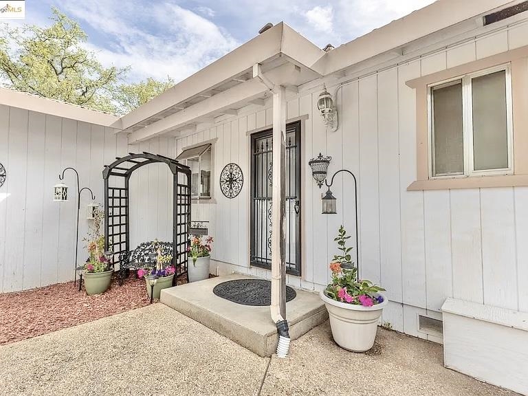 19846 Via Redonda Road Sonora, CA 95370 - Photo 3 of 41