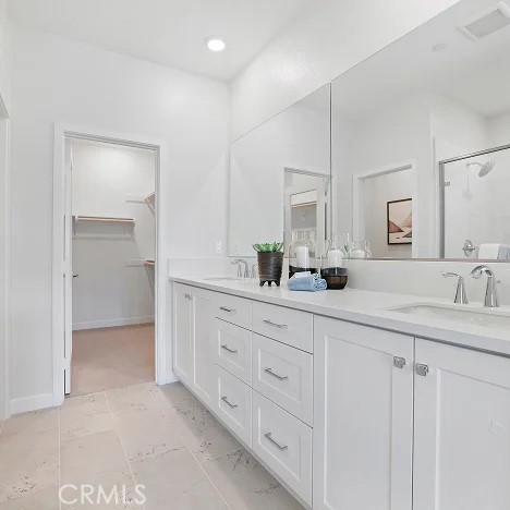 785 Walnut Terrace Montebello, CA 90640 - Photo 17 of 36 a bathroom with double sink and a mirror