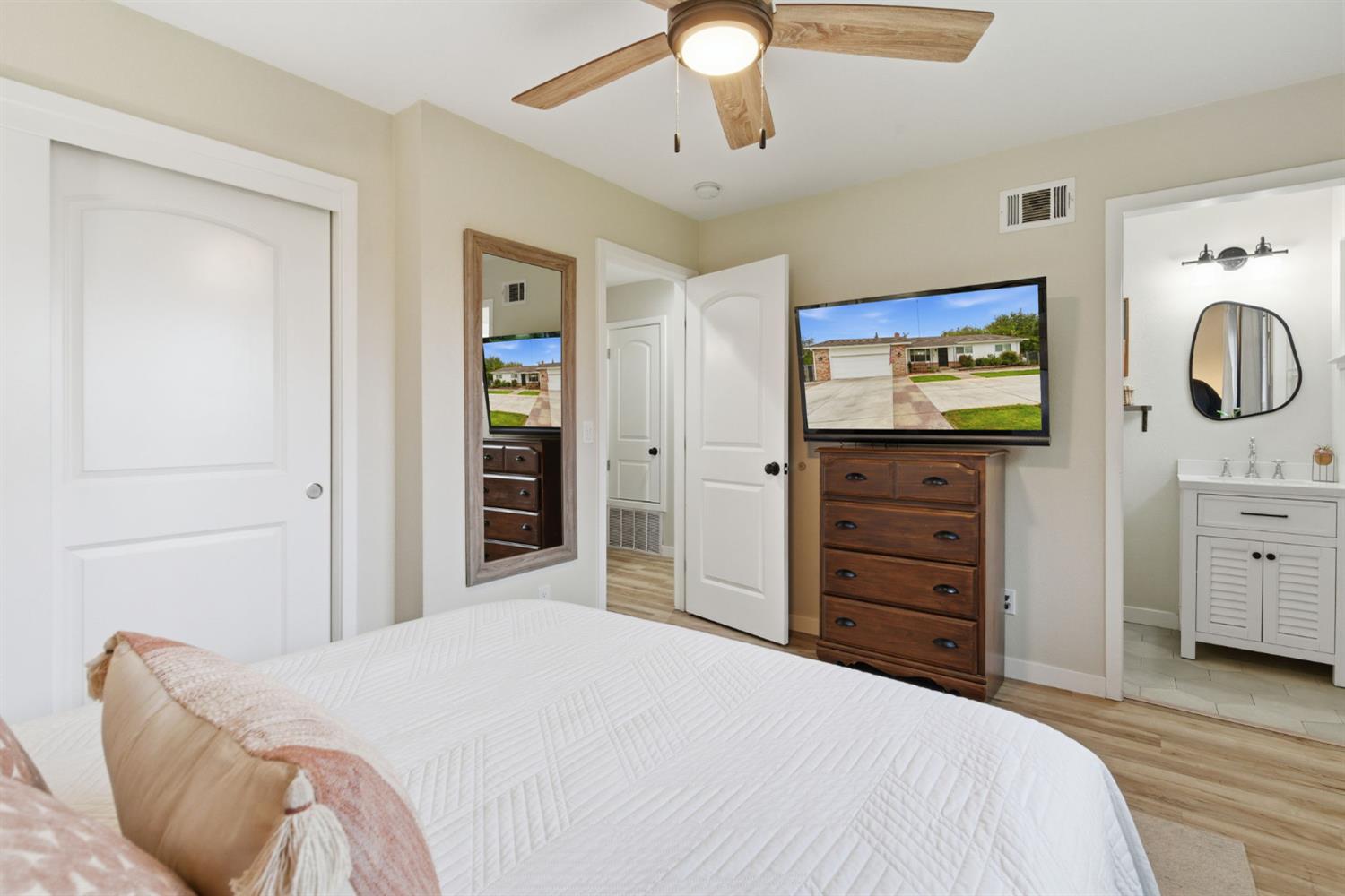 15581 French Camp Road Ripon, CA 95366 - Photo 29 of 54 a bedroom with a bed and a closet