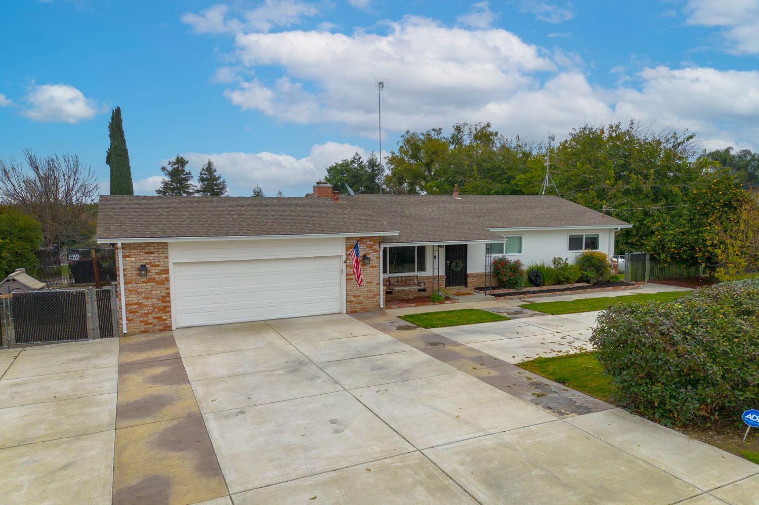 15581 French Camp Road Ripon, CA 95366 - Photo 41 of 54 a front view of a house with garden
