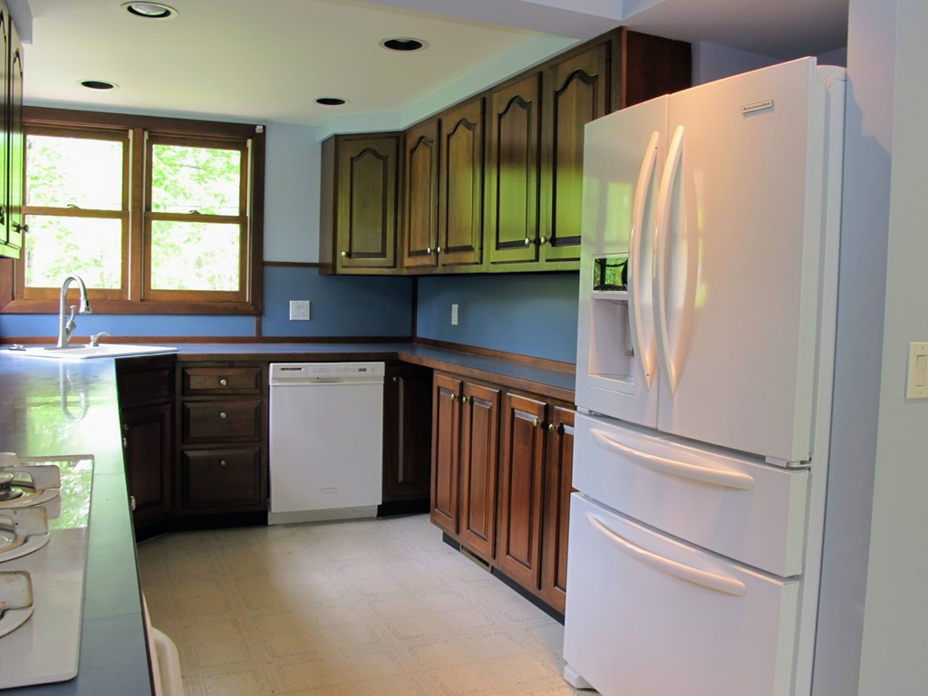 54 Ryan Road Northampton, MA 01062 - Photo 9 of 29