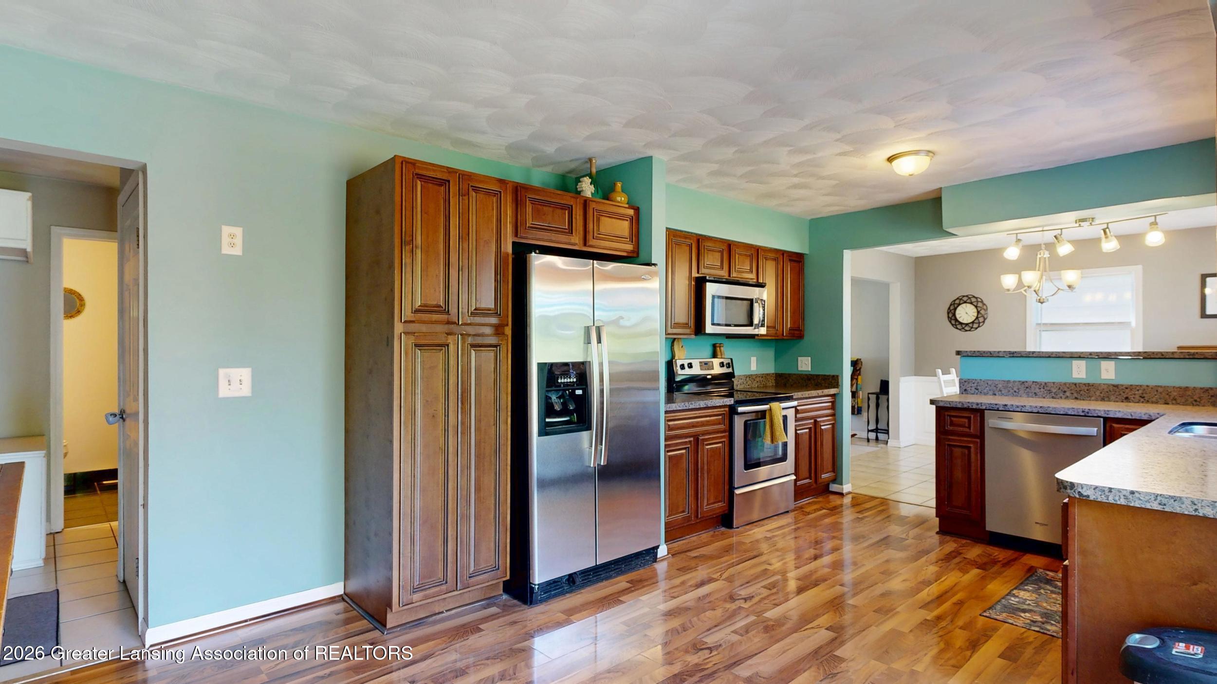 916 South Canal Road Lansing, MI 48917 - Photo 11 of 62 Kitchen