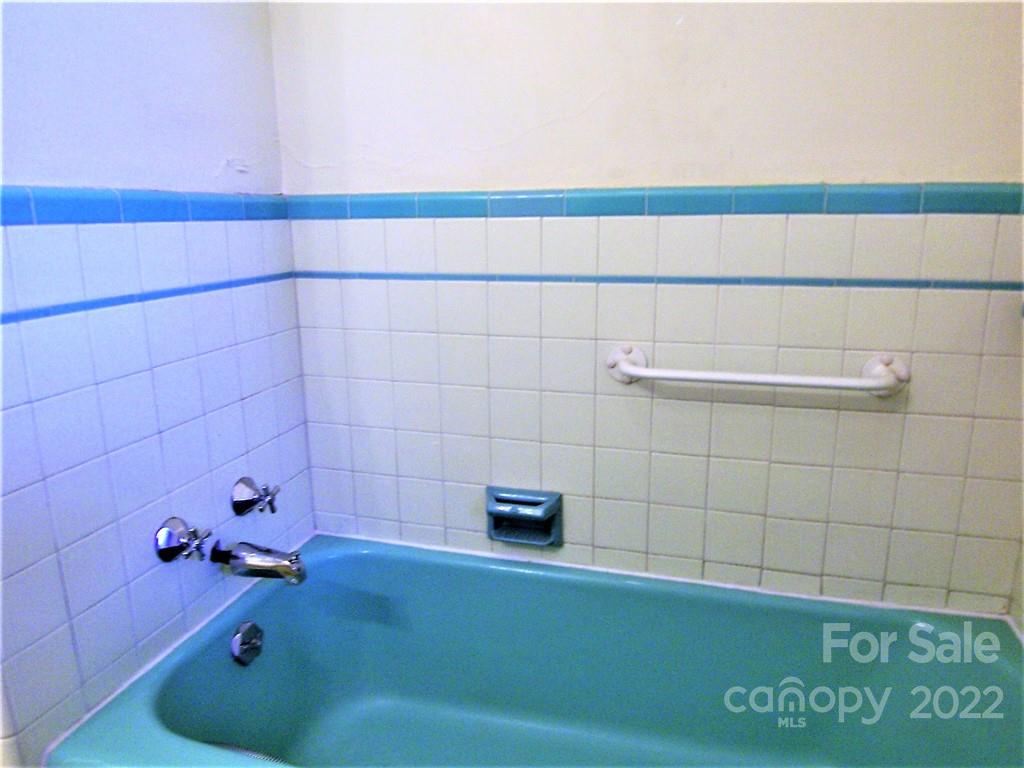 4529 Fallston Road Lawndale, NC 28090 - Photo 21 of 38 a bathroom with a bathtub