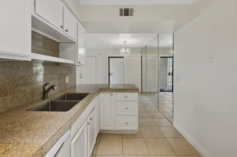 $219,000 | 1100 East Amado Road, Unit 15D1, Palm Springs, CA 92262