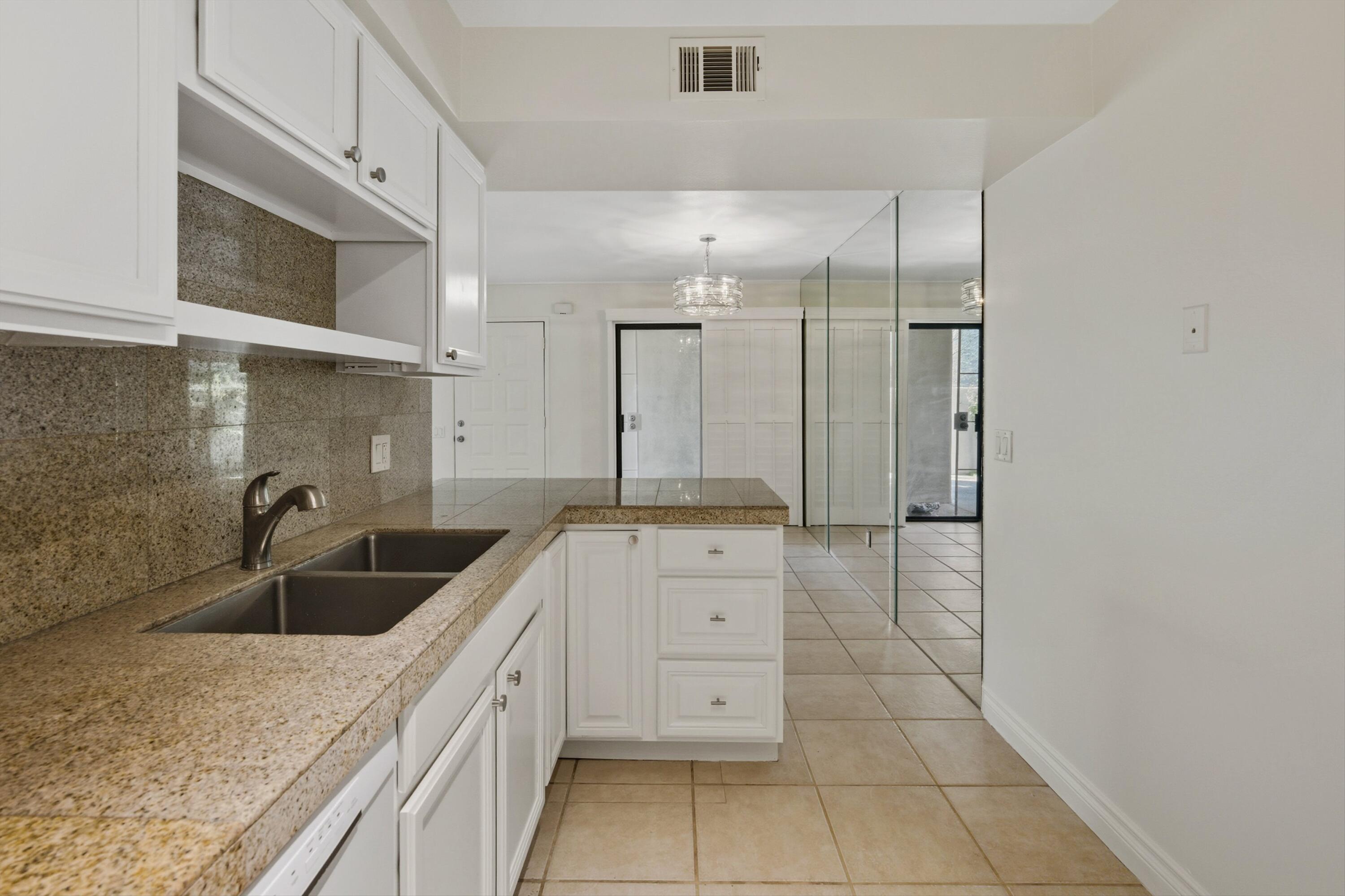 1100 East Amado Road, Unit 15D1 Palm Springs, CA 92262 - Photo 12 of 19 Kitchen