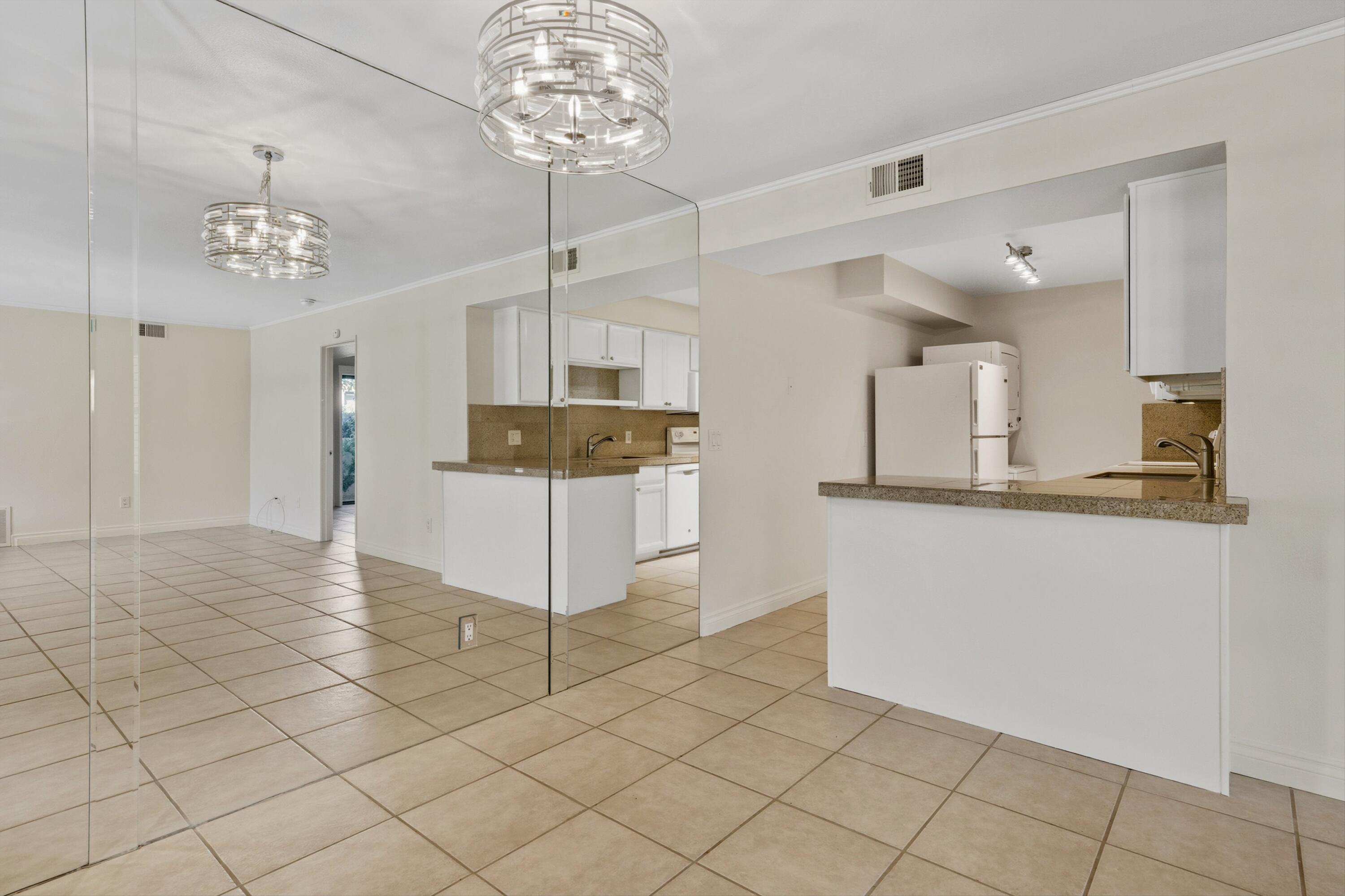 1100 East Amado Road, Unit 15D1 Palm Springs, CA 92262 - Photo 8 of 19 Dining Area