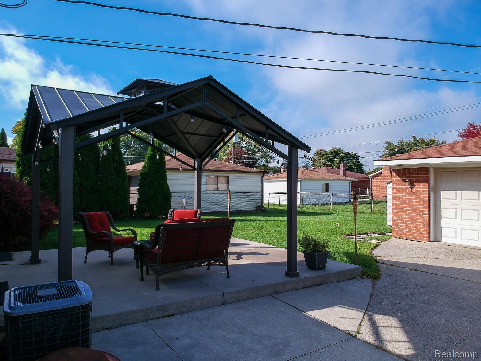 32455 Ridgefield Avenue Warren, MI 48088 - Photo 28 of 34 Back Patio.jpg
