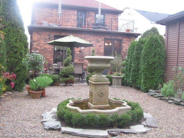 339 Merriweather Road Grosse Pointe, MI 48236 - Photo 5 of 25 Upper Patio Garden