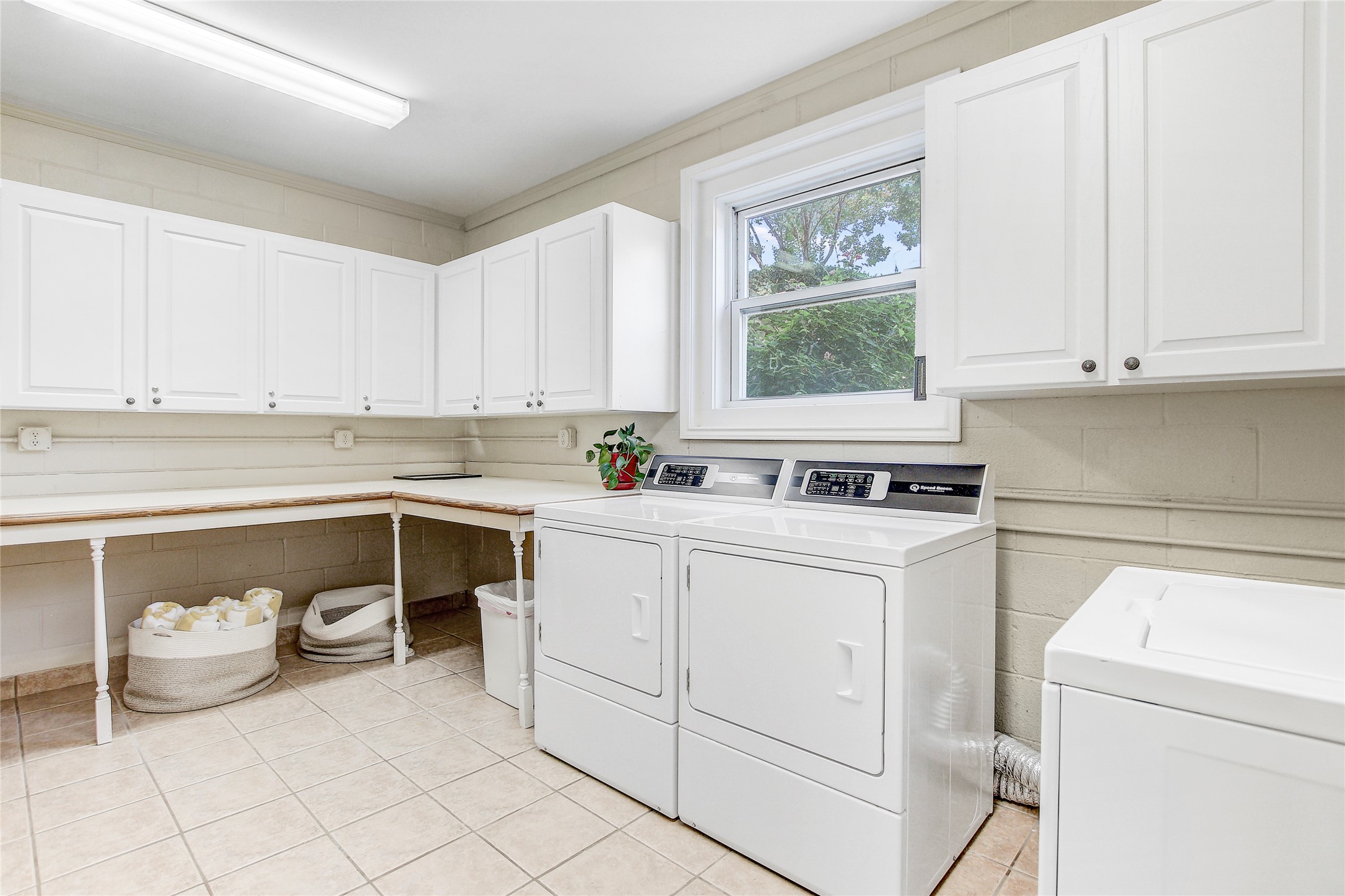 13628 Gregg Manor Road Manor, TX 78653 - Photo 29 of 33 a kitchen with cabinets appliances a sink and a window