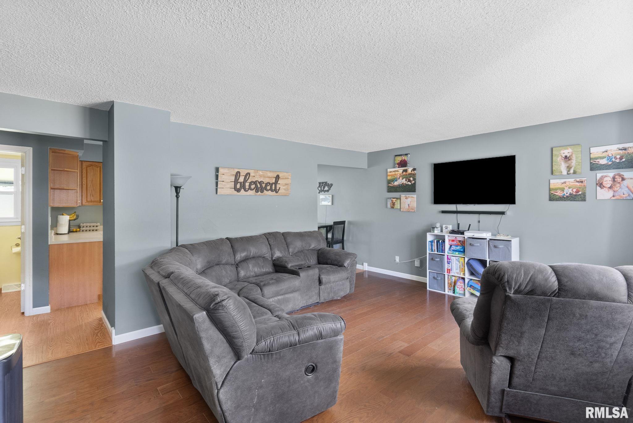 3419 Fairhaven Road Davenport, IA 52807 - Photo 3 of 31 Gallery Image 3