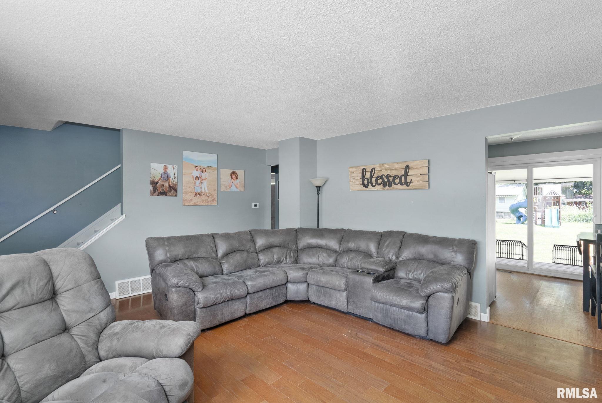 3419 Fairhaven Road Davenport, IA 52807 - Photo 4 of 31 Gallery Image 4