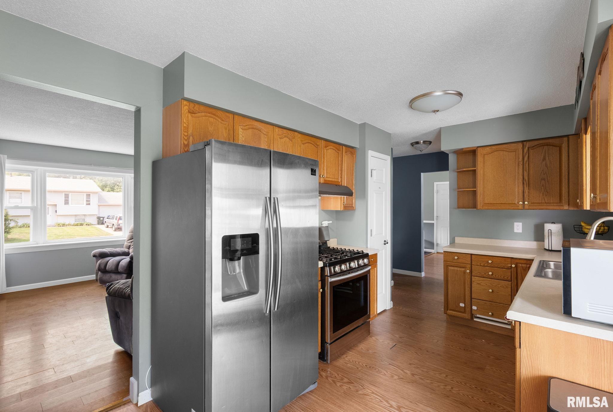 3419 Fairhaven Road Davenport, IA 52807 - Photo 6 of 31 Gallery Image 6