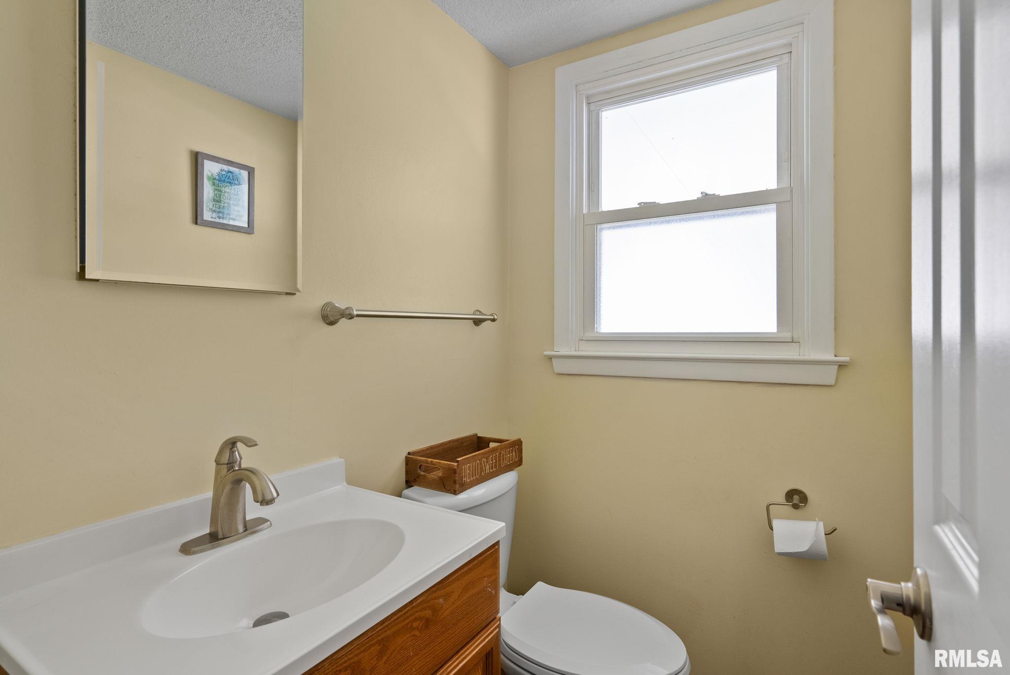 3419 Fairhaven Road Davenport, IA 52807 - Photo 8 of 31 Gallery Image 8