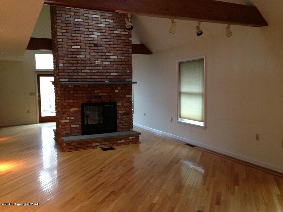 134 Atco Road Beach Lake, PA 18405 - Photo 3 of 19 Living room