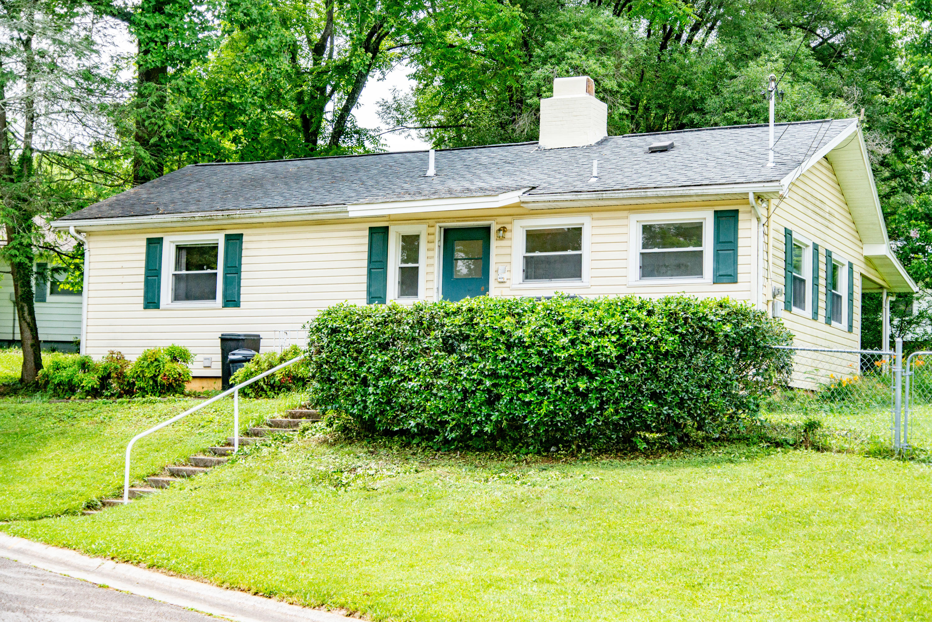 100 West Price Lane Oak Ridge, TN 37830 - Photo 2 of 36 100WPrice04