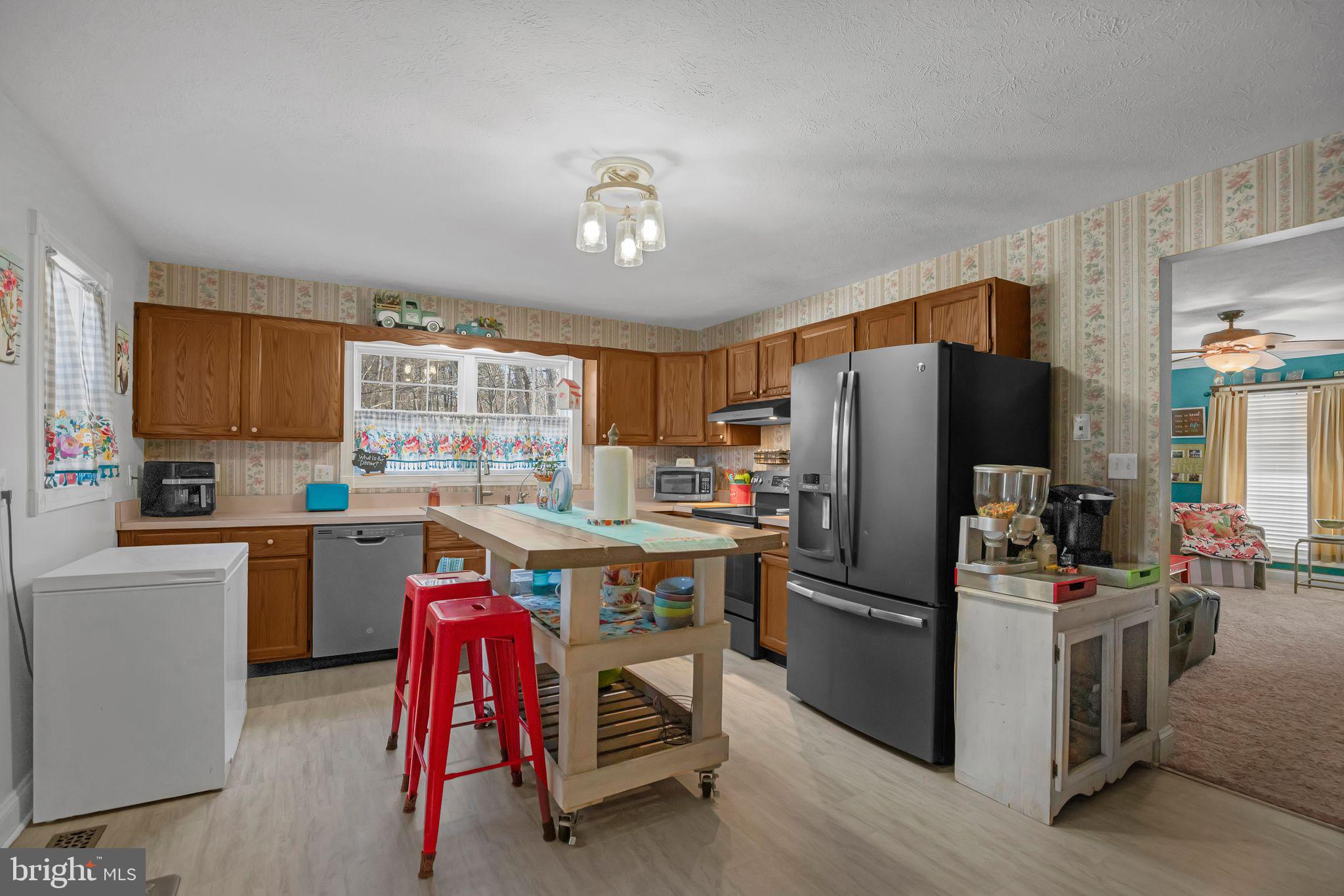 48550 Havirland Road Lexington Park, MD 20653 - Photo 10 of 36 a kitchen with refrigerator and microwave