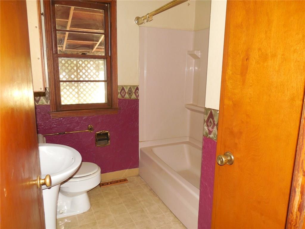 131 Baker Rd Extension Monaca, PA 15061 - Photo 6 of 10 Gallery Image 6