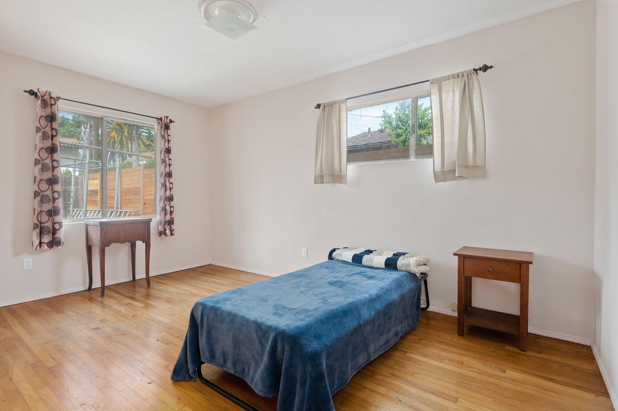 675 Northview Road Santa Barbara, CA 93105 - Photo 10 of 12 a bedroom with a bed and a window