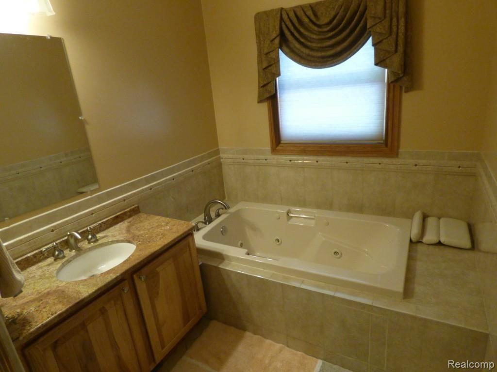 4685 Orion Road Rochester, MI 48306 - Photo 37 of 56 P1250888.jpg