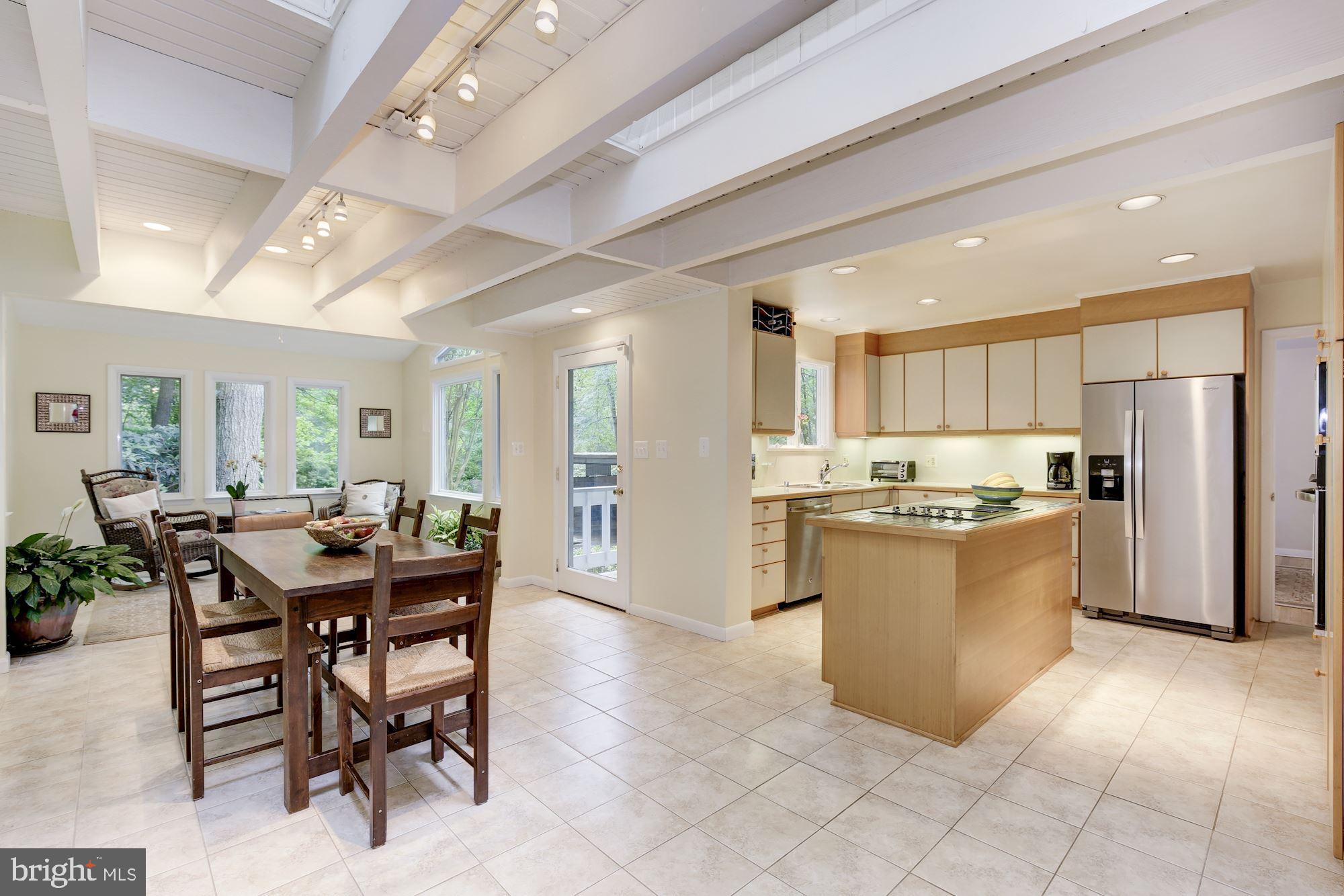 10325 Lloyd Road Potomac, MD 20854 - Photo 11 of 35 Main Level - Breakfast Area and Kitchen