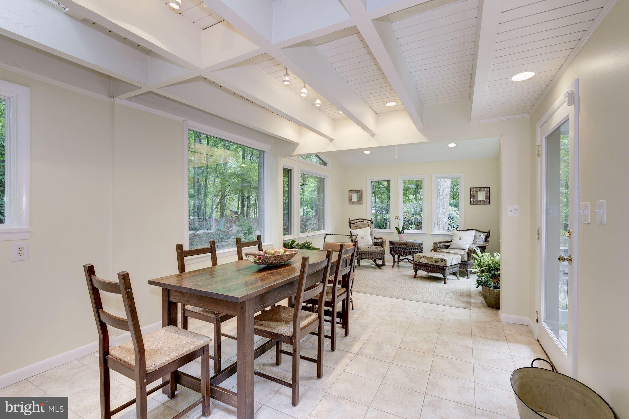 10325 Lloyd Road Potomac, MD 20854 - Photo 12 of 35 Main Level - Breakfast Area