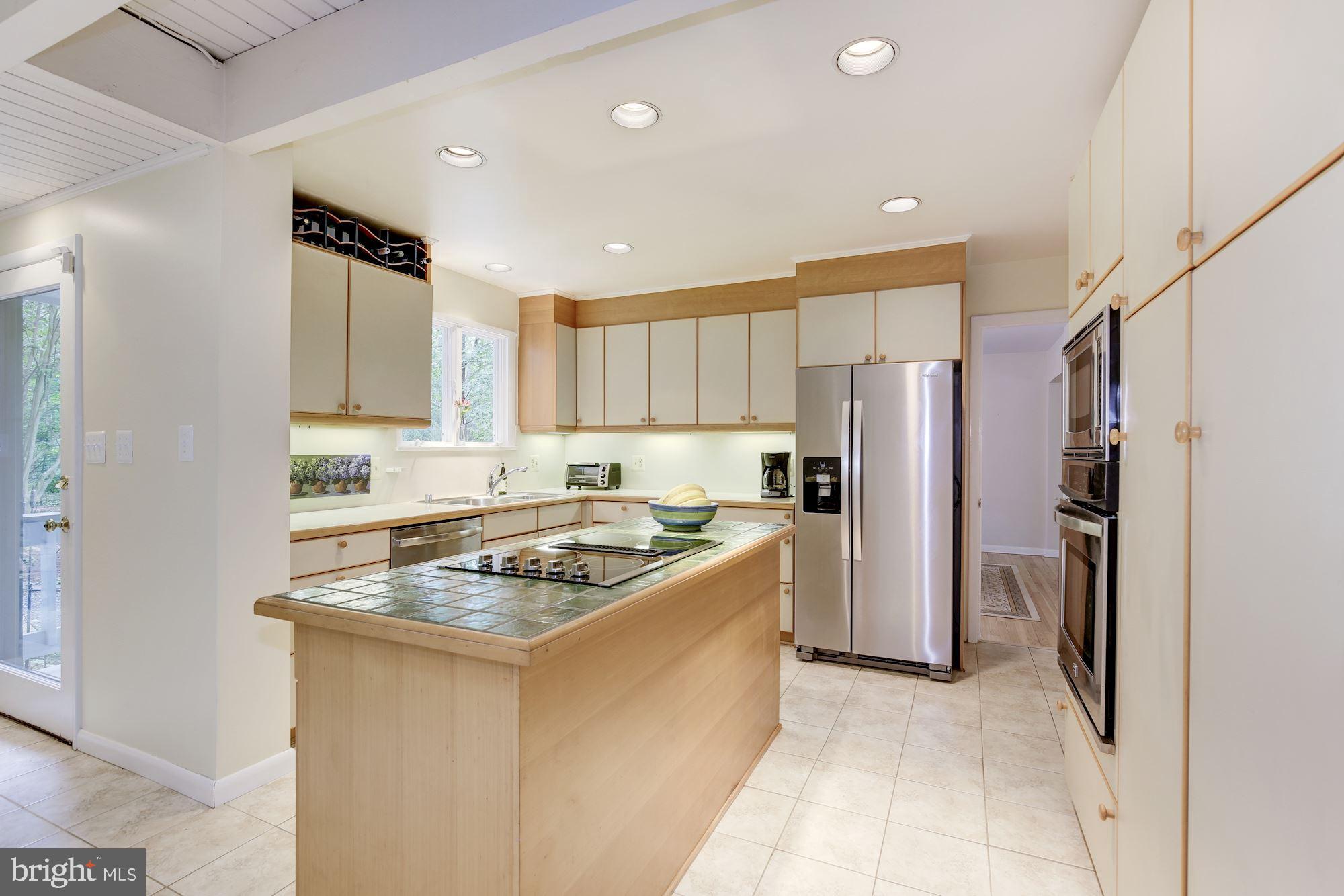 10325 Lloyd Road Potomac, MD 20854 - Photo 15 of 35 Main Level - Kitchen