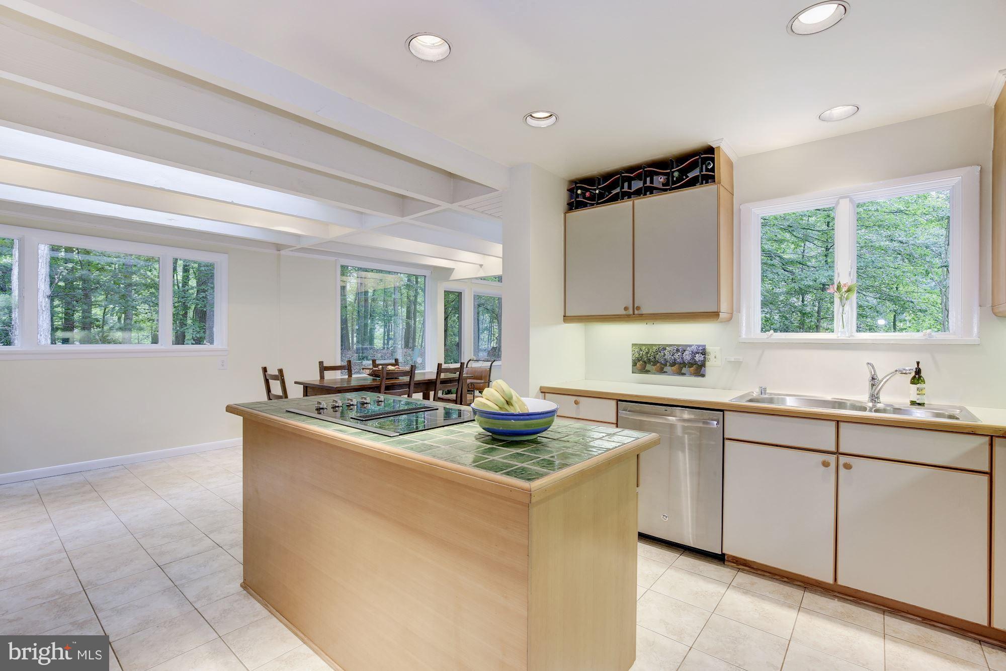 10325 Lloyd Road Potomac, MD 20854 - Photo 16 of 35 Main Level - Kitchen