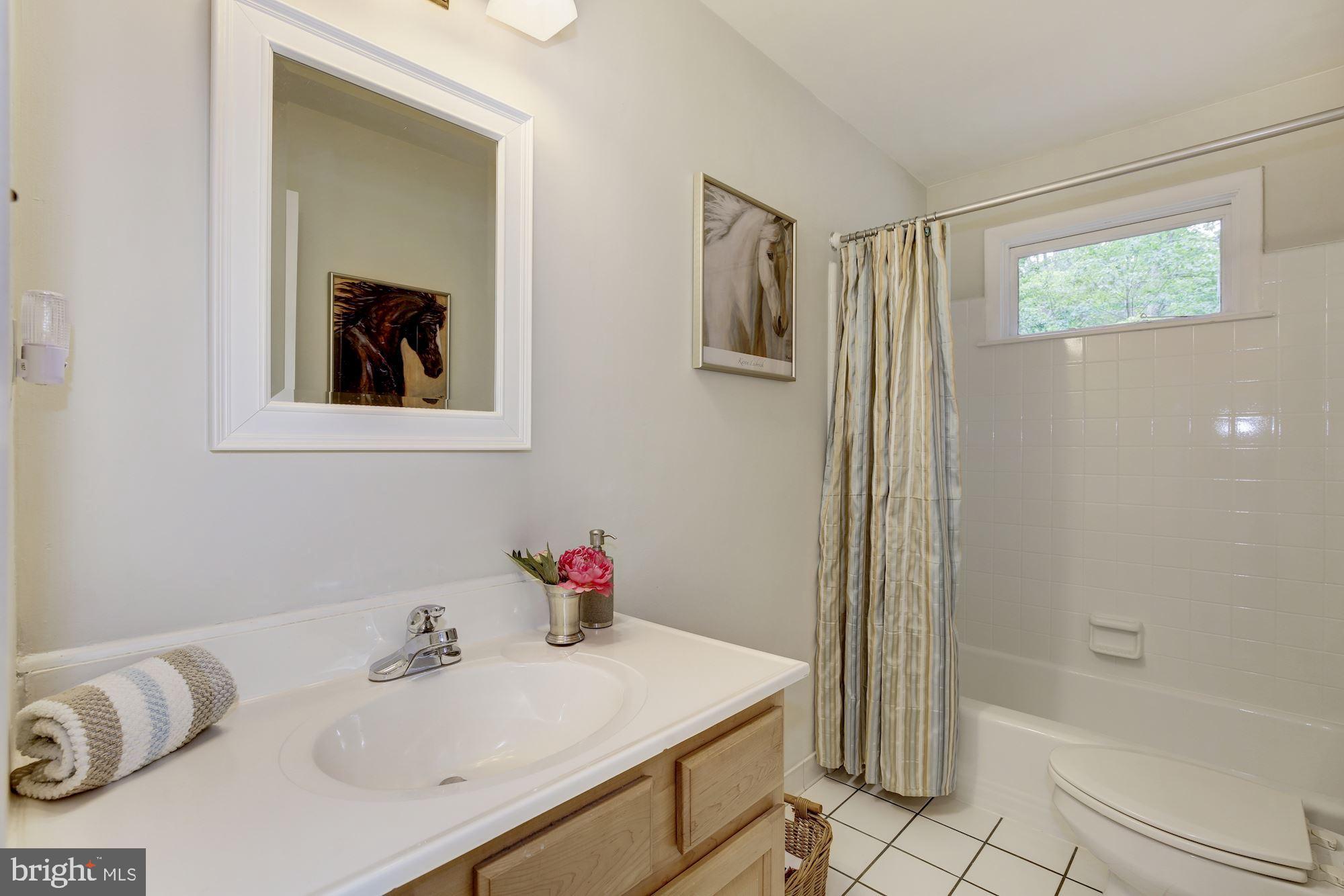 10325 Lloyd Road Potomac, MD 20854 - Photo 24 of 35 Main Level - Full Bath