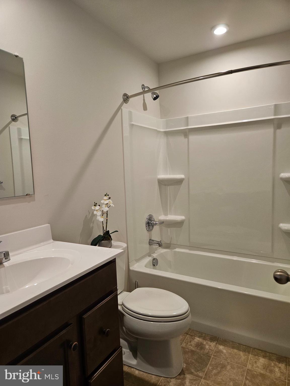 131 Mariners Way Cambridge, MD 21613 - Photo 19 of 28 Hall bath