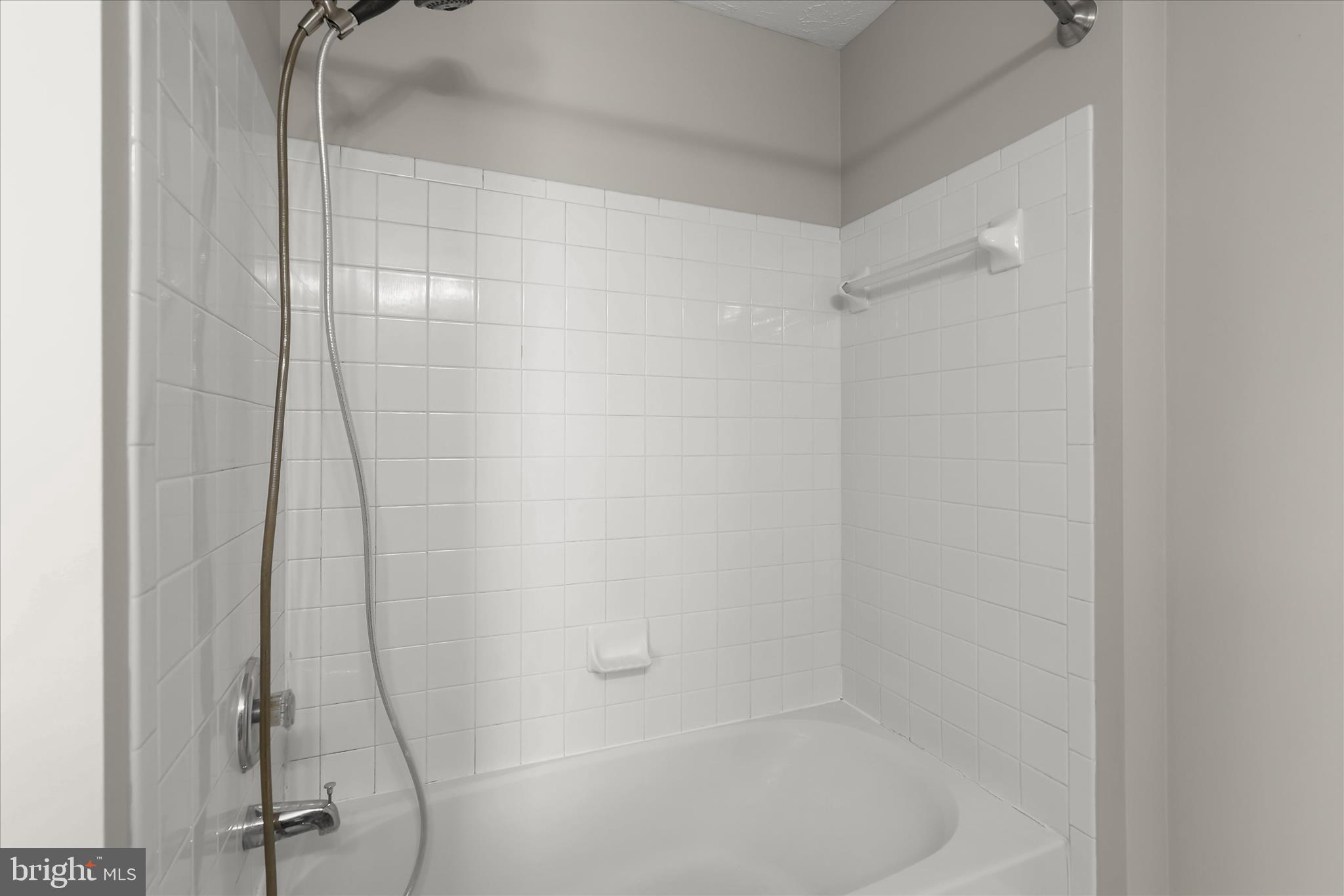 687 Winding Stream Way, Unit 204 Odenton, MD 21113 - Photo 22 of 36 Primary bathroom