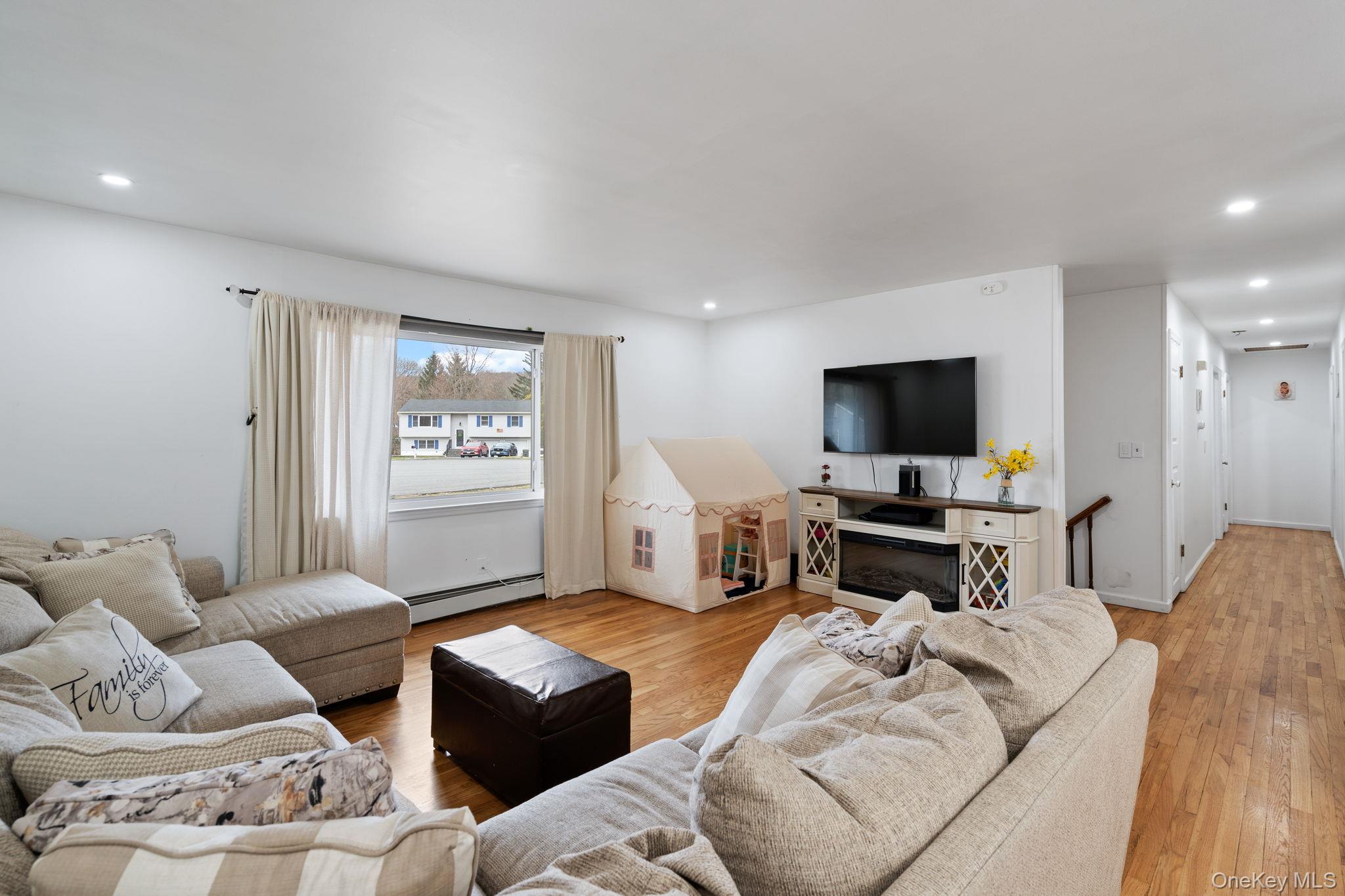 41 Rutledge Avenue Highland Mills, NY 10930 - Photo 2 of 25 Light and bright with hardwood floors