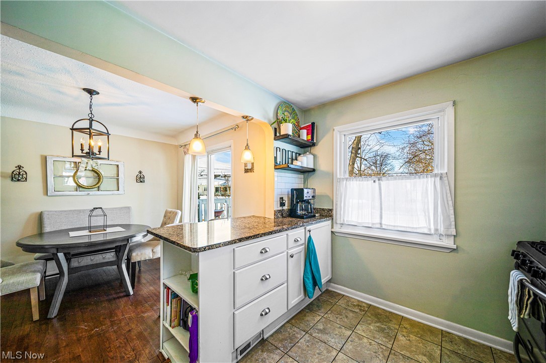 1396 Sunview Road Lyndhurst, OH 44124 - Photo 2 of 25