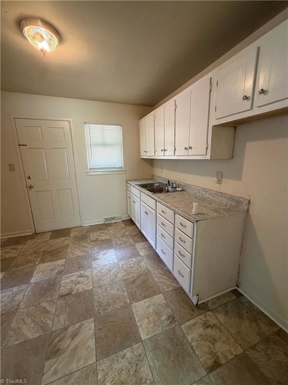 3616 Harvard Road Winston-Salem, NC 27107 - Photo 5 of 15 Kitchen
