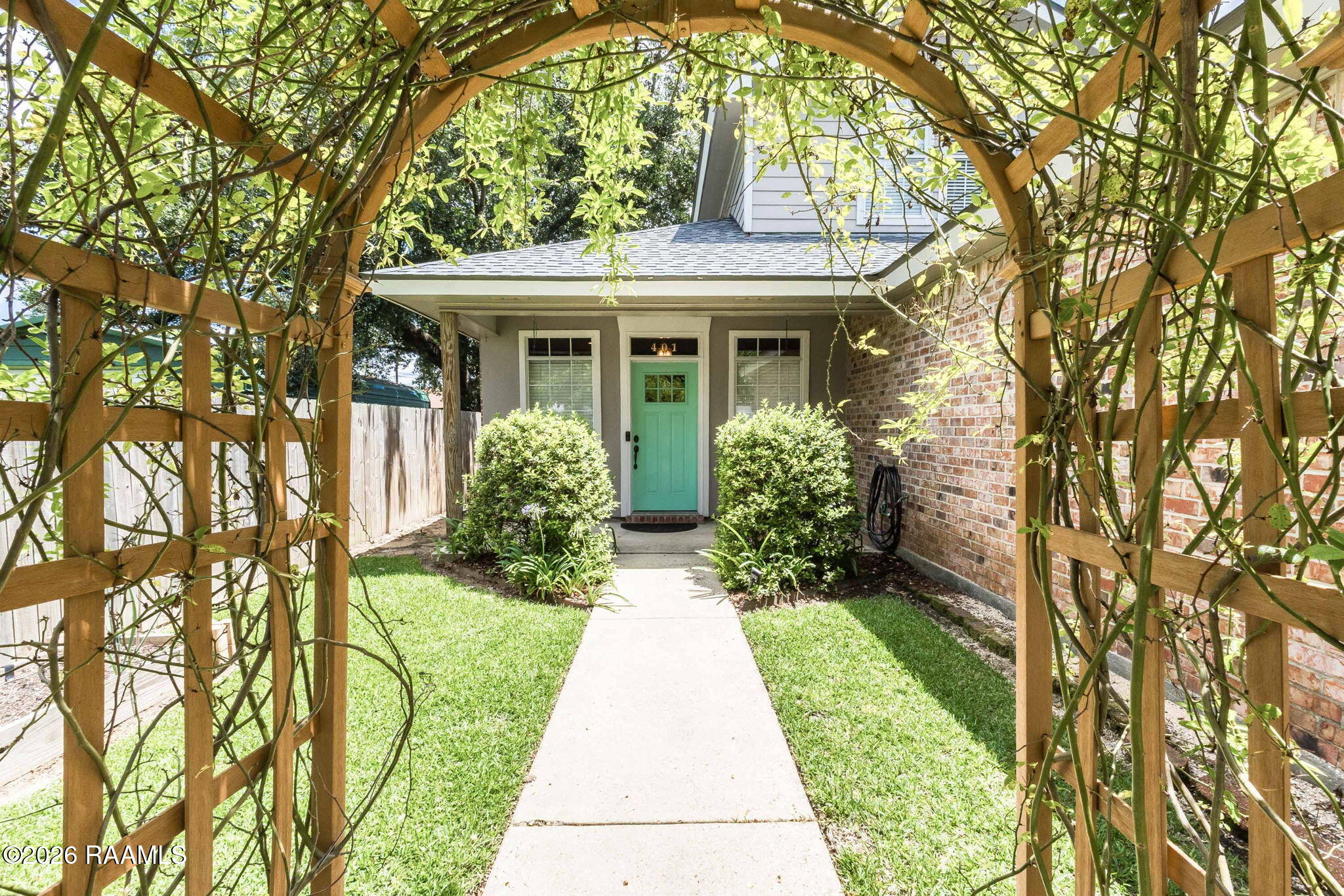 401 Cobblestone Road Lafayette, LA 70508 - Photo 4 of 28 4-web-or-mls-401 Cobblestone-4