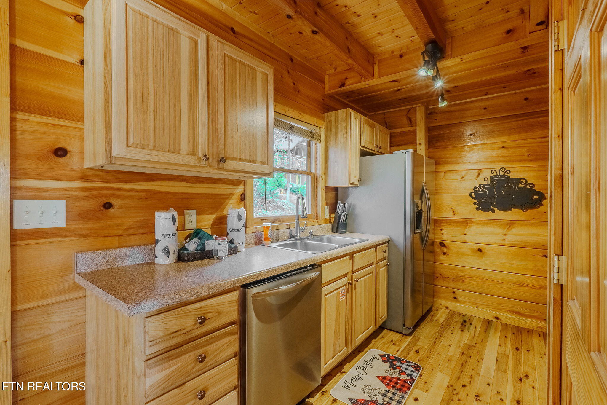 2109 Memory Way Sevierville, TN 37876 - Photo 11 of 38 18-web-or-mls-_DSC8504-HDR