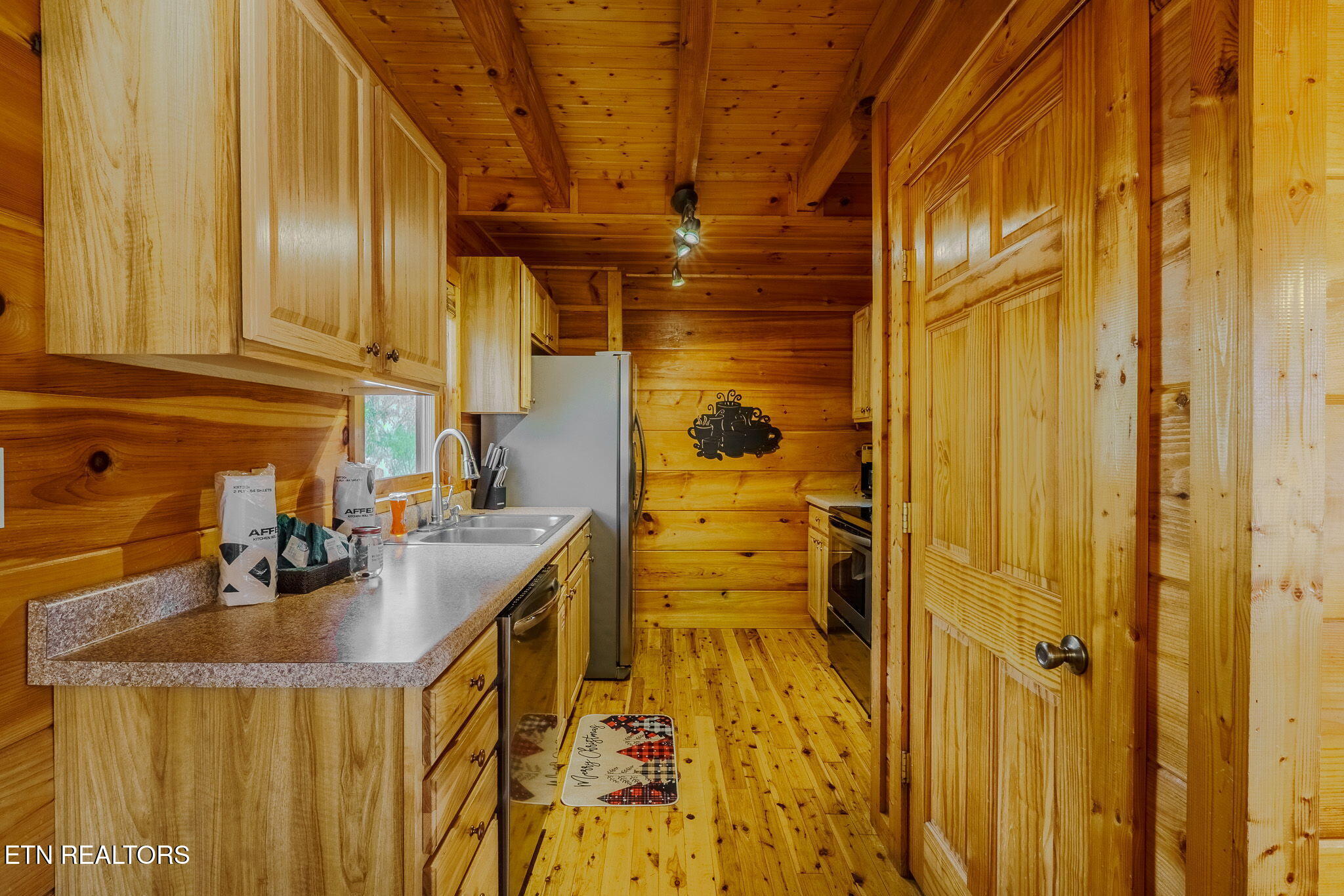 2109 Memory Way Sevierville, TN 37876 - Photo 10 of 38 17-web-or-mls-_DSC8494-HDR